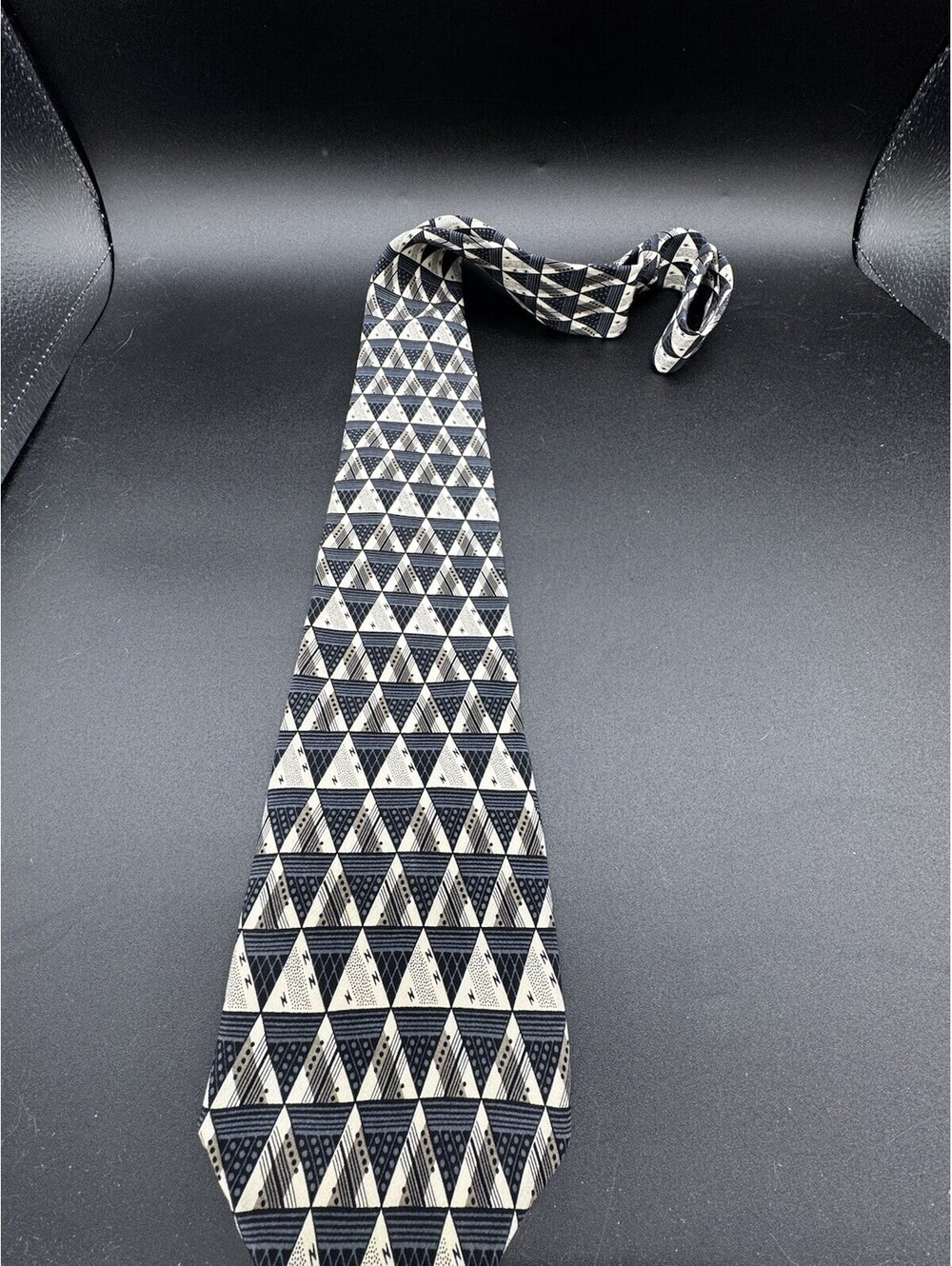 Vintage Austin Grey Italy 100% Silk Tie Geometric Triangle Abstract Black Gray